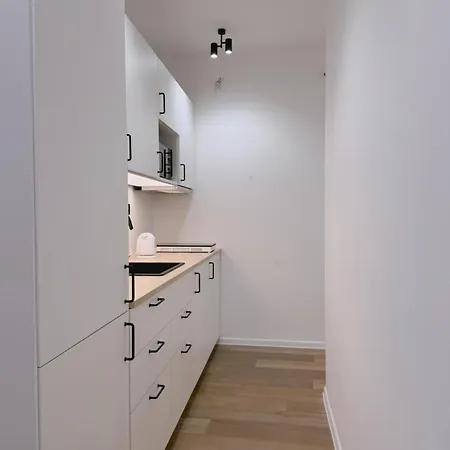 Milada 7 Suits ברנו